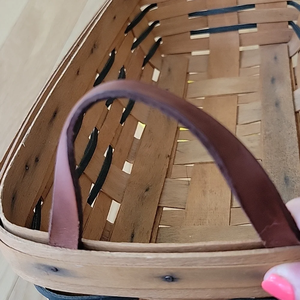 Longaberger Handwoven Bread Gathering Basket With Leather Handles